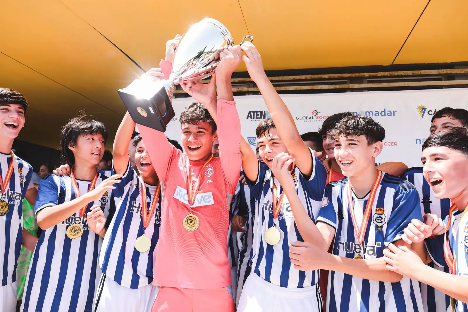 Recreativo de Huelva celebrando su título